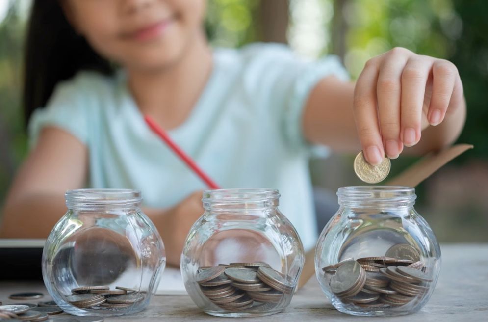 5 Cara Cerdas Mengajari Anak Mengelola Uang dengan Baik